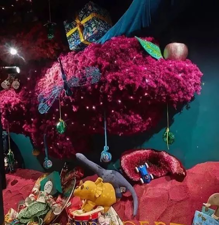 圣誕櫥窗美陳設(shè)計(jì)就是一場(chǎng)小型的會(huì)展活動(dòng)啊 - 第32張 - 會(huì)展活動(dòng)策劃CCASY.COM 圣誕櫥窗美陳設(shè)計(jì)就是一場(chǎng)小型的會(huì)展活動(dòng)啊 - 第32張