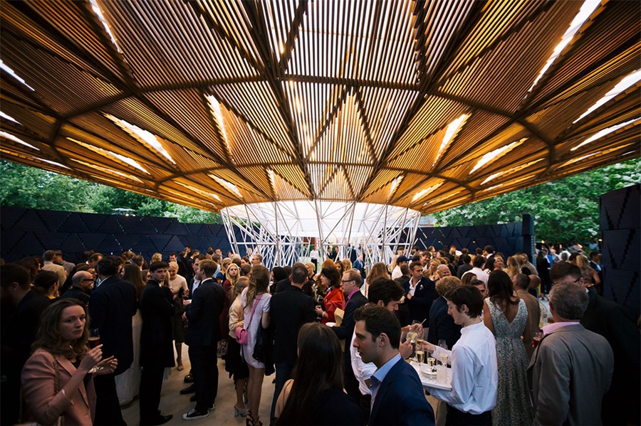 沒有模特的設(shè)計(jì)師T臺(tái)秀:蛇紋石夏日派對(duì) - 第7張 - 會(huì)展活動(dòng)策劃CCASY.COM 沒有模特的設(shè)計(jì)師T臺(tái)秀:蛇紋石夏日派對(duì) - 第7張