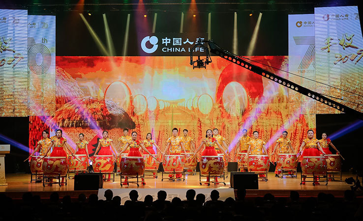 中國(guó)人壽的年會(huì)策劃了一個(gè)誓師環(huán)節(jié)，個(gè)個(gè)都是壯志豪情