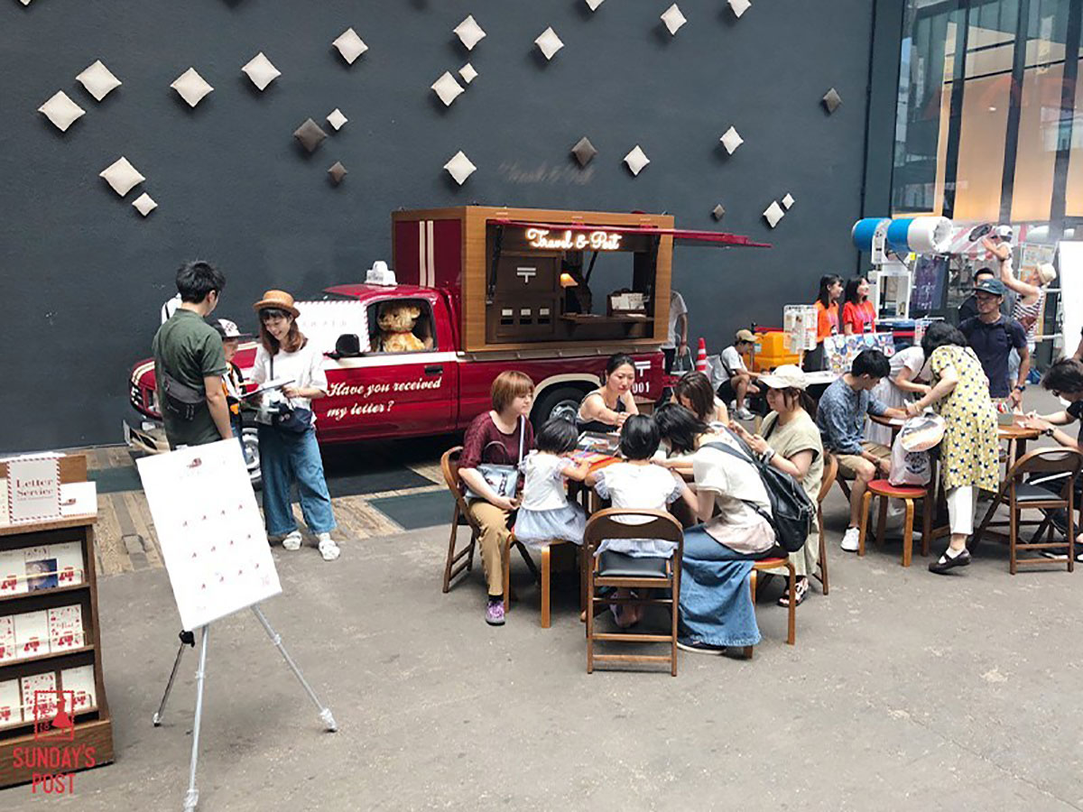 一場(chǎng)移動(dòng)郵局車的快閃店策劃游走在不同的觀光地