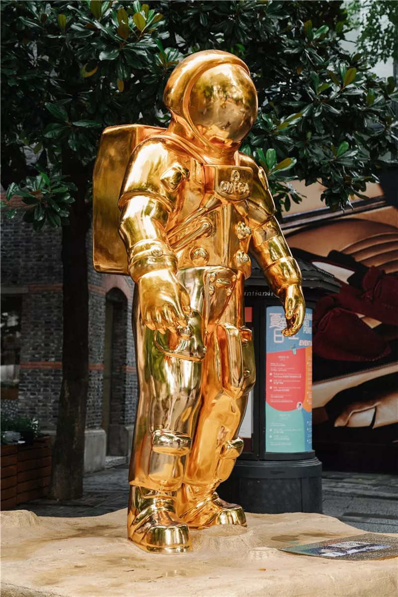 一場(chǎng)登月50周年的歐米茄“金色時(shí)刻”晚宴 - 第16張 - 會(huì)展活動(dòng)策劃CCASY.COM 一場(chǎng)登月50周年的歐米茄“金色時(shí)刻”晚宴 - 第16張