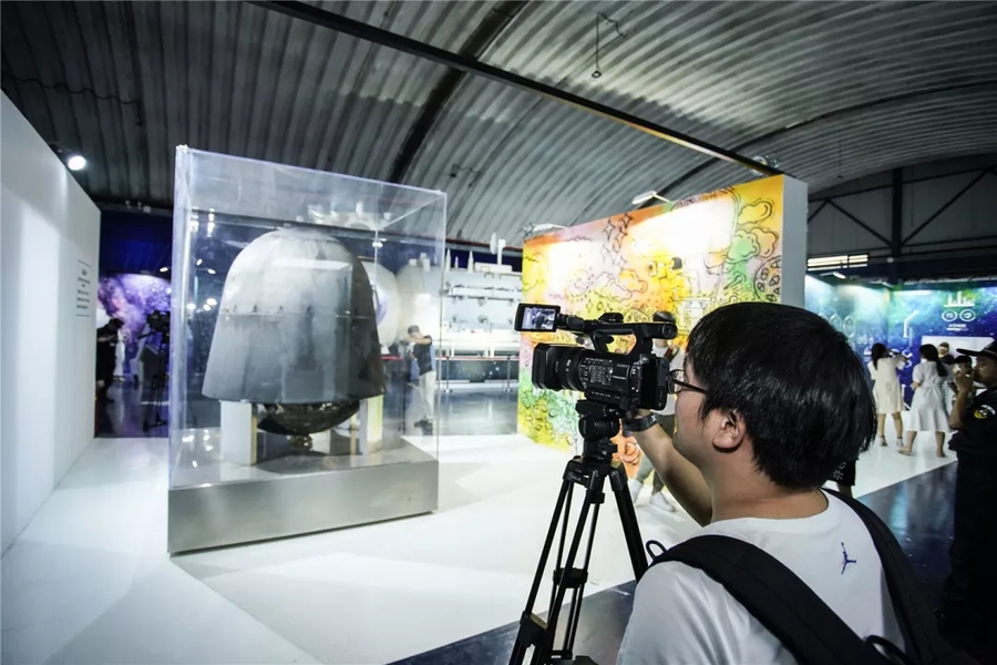 生在宇宙:科技含量很高的中國航天藝術(shù)科技大展 - 第7張 - 會展活動策劃CCASY.COM 生在宇宙:科技含量很高的中國航天藝術(shù)科技大展 - 第7張