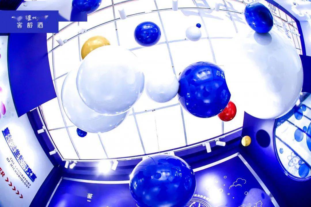 橫在市井之中的窖齡酒快閃店活動策劃的藍(lán)色風(fēng)暴太勁爆了 - 第11張 - 會展活動策劃CCASY.COM 橫在市井之中的窖齡酒快閃店活動策劃的藍(lán)色風(fēng)暴太勁爆了 - 第11張