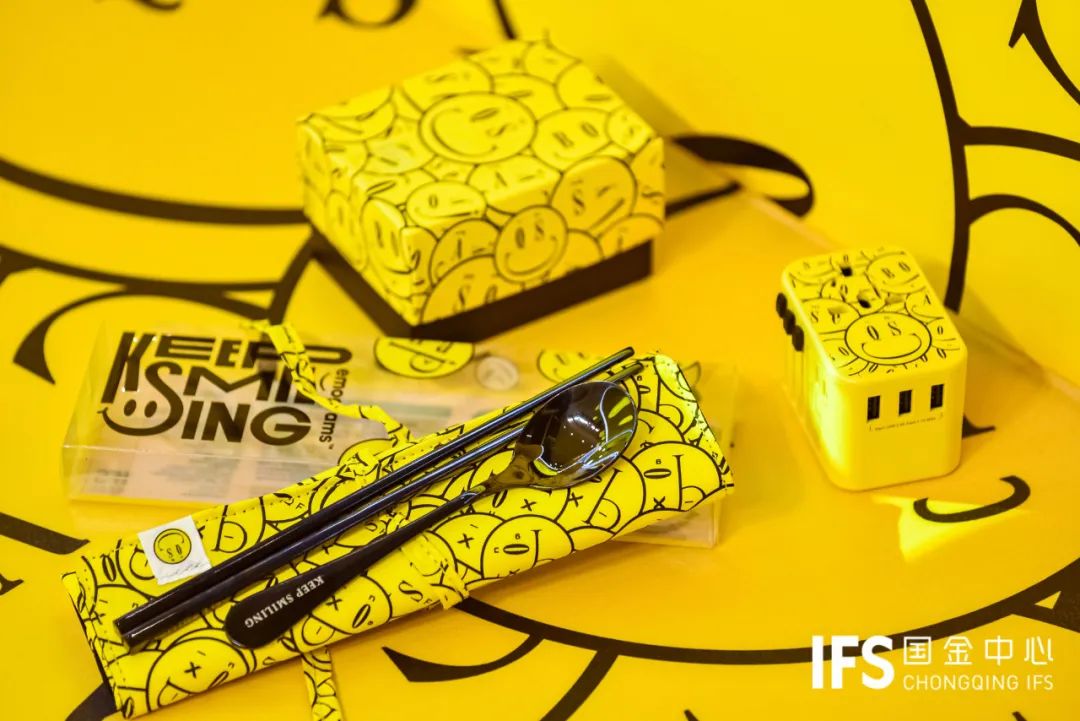 KEEP SMILING笑臉聯(lián)名藝術(shù)展覽活動(dòng)策劃意義讓人暖心 - 第25張 - 會(huì)展活動(dòng)策劃CCASY.COM KEEP SMILING笑臉聯(lián)名藝術(shù)展覽活動(dòng)策劃意義讓人暖心 - 第25張