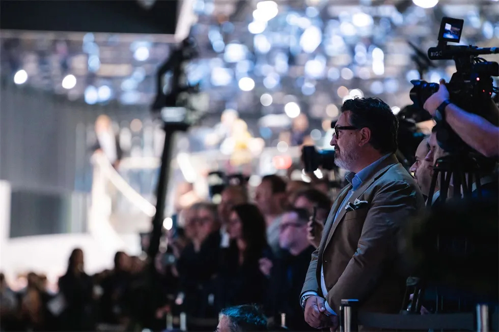 新路虎衛(wèi)士全球發(fā)布會(huì)活動(dòng)策劃用全方位的體驗(yàn)活動(dòng)實(shí)現(xiàn)品牌張力 - 第14張 - 會(huì)展活動(dòng)策劃CCASY.COM 新路虎衛(wèi)士全球發(fā)布會(huì)活動(dòng)策劃用全方位的體驗(yàn)活動(dòng)實(shí)現(xiàn)品牌張力 - 第14張