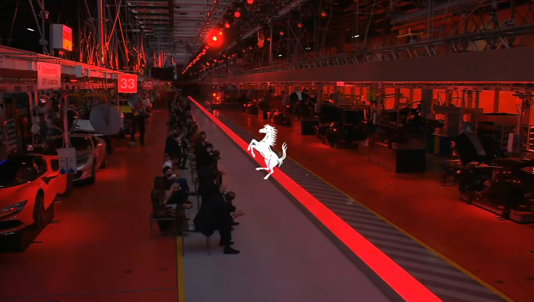 Ferrari法拉利在自家工廠里辦起了工業(yè)風(fēng)和機(jī)械感的時裝發(fā)布會活動策劃 - 第13張 - 會展活動策劃CCASY.COM Ferrari法拉利在自家工廠里辦起了工業(yè)風(fēng)和機(jī)械感的時裝發(fā)布會活動策劃 - 第13張