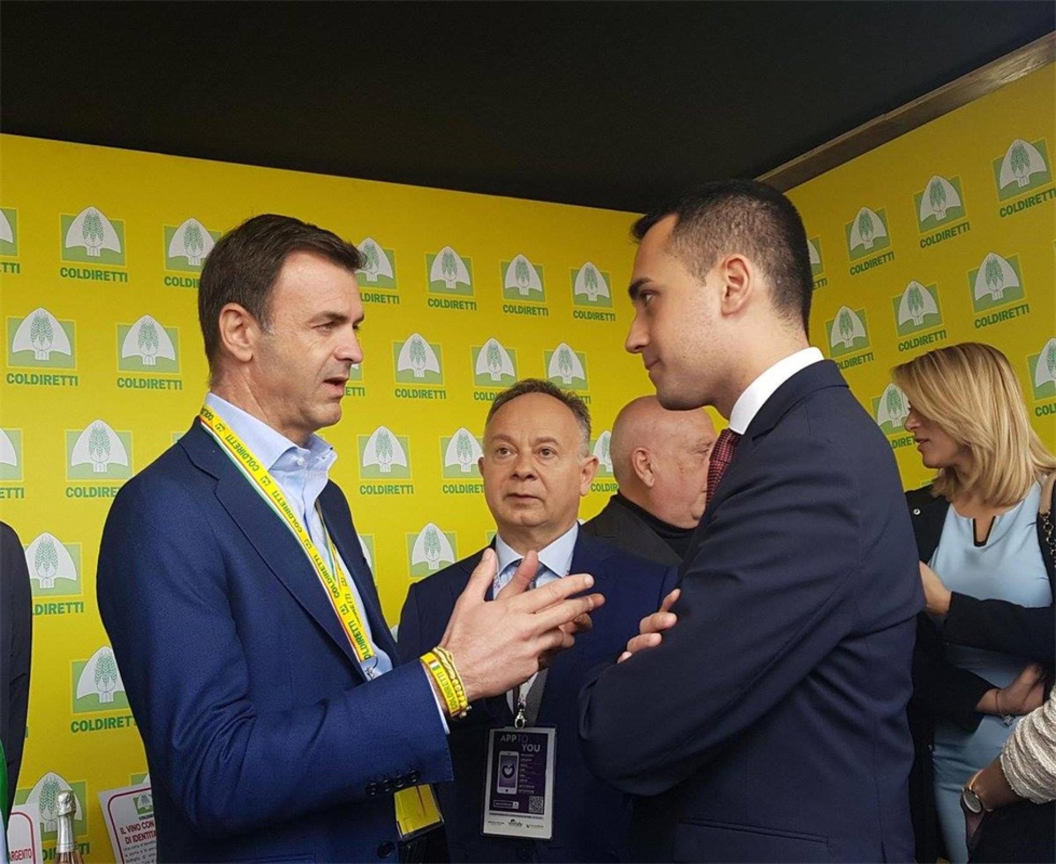 國(guó)際葡萄酒與烈酒展覽活動(dòng)策劃上的土壤玻璃杯裝置現(xiàn)場(chǎng)吸睛無數(shù) - 第13張 - 會(huì)展活動(dòng)策劃CCASY.COM 國(guó)際葡萄酒與烈酒展覽活動(dòng)策劃上的土壤玻璃杯裝置現(xiàn)場(chǎng)吸睛無數(shù) - 第13張