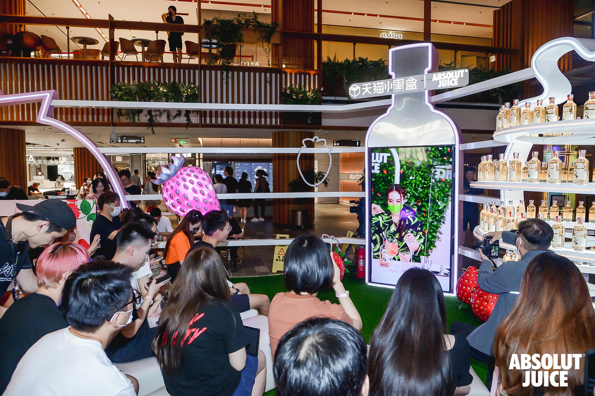 ABSOLUT.?絕對?伏特加主題快閃店活動策劃被一波草莓入輕 - 第79張 - 會展活動策劃CCASY.COM ABSOLUT.?絕對?伏特加主題快閃店活動策劃被一波草莓入輕 - 第79張