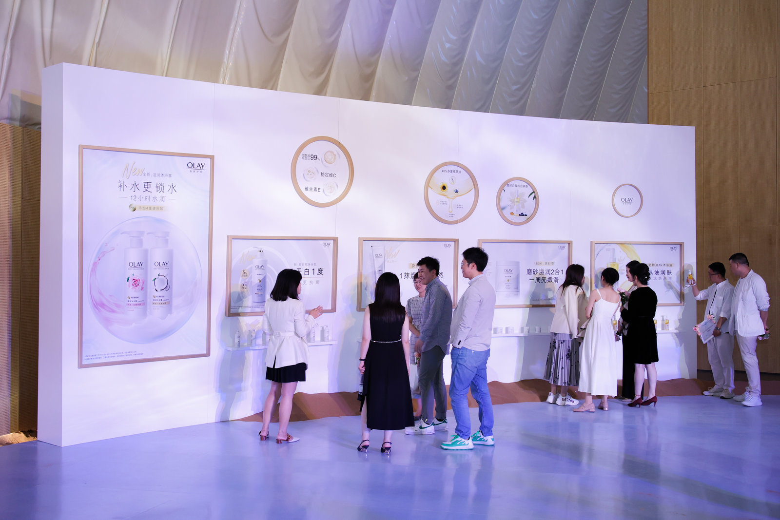 OLAY沙漠水感秀場新品發(fā)布會活動策劃竟以干燥沙漠之境來試煉肌膚水潤 - 第12張 - 會展活動策劃CCASY.COM OLAY沙漠水感秀場新品發(fā)布會活動策劃竟以干燥沙漠之境來試煉肌膚水潤 - 第12張