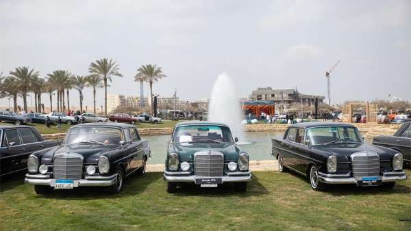 開羅上城住宅的這個(gè)老爺車展活動(dòng)策劃云集各式老爺車，極其養(yǎng)眼
