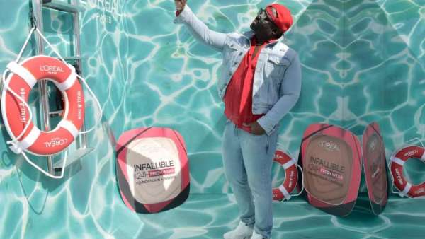 巴黎歐萊雅24小時粉底快閃店活動策劃現(xiàn)場還有化妝課程輸出