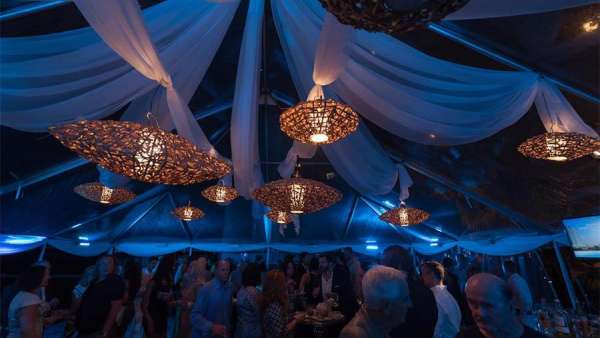 海灘項目呈現(xiàn)的酒會派對體驗感就是“飛”一般的存在