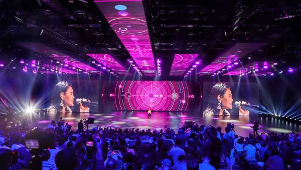 劇場舞臺的燈光配置可以很震撼很美