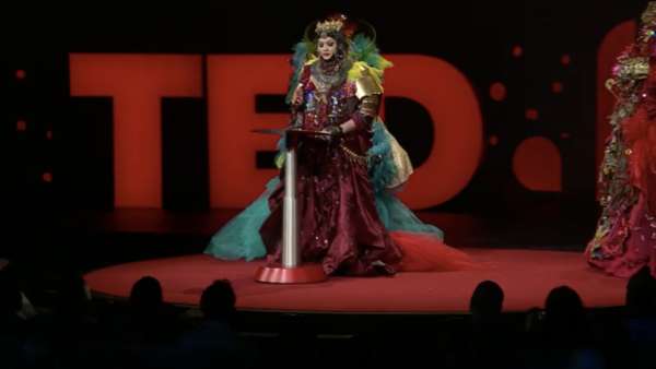 他把自己活成一件藝術品，為了弄清什么是“做自己”｜TED演講精彩紛呈