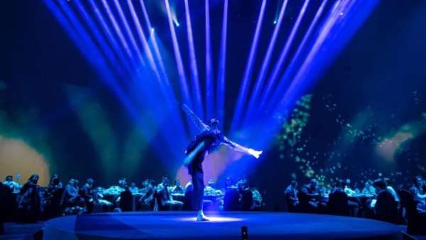 在自然和宇宙的沉浸式環(huán)境下，體驗(yàn)HUBLOT活動(dòng)現(xiàn)場(chǎng)帶來(lái)的至臻至美