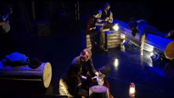 幾尺見(jiàn)方的舞臺(tái)也能這么玩出創(chuàng)意花樣的舞美設(shè)計(jì)