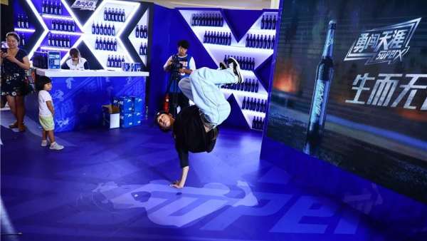 潮流快閃店給你更多刺激體驗(yàn)，凹造型放肆來｜國潮范這么閃