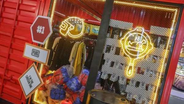 PUBG快閃店仿佛一個(gè)吃雞戰(zhàn)場(chǎng)，我這里有物資?。鼑狈哆@么閃