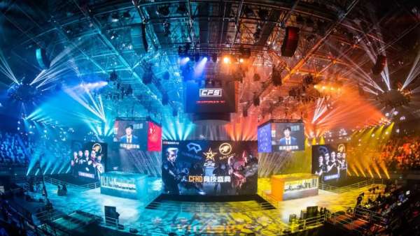 CFS的舞美設(shè)計也太朋克太科技震撼了吧，大寫服字啊