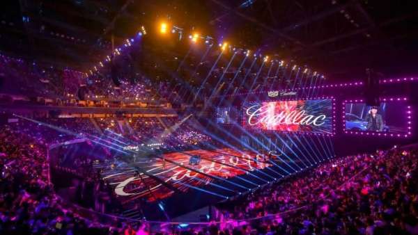 星光璀璨的發(fā)布會現(xiàn)場，以膽識成就人生的風范｜態(tài)度有腔調(diào)