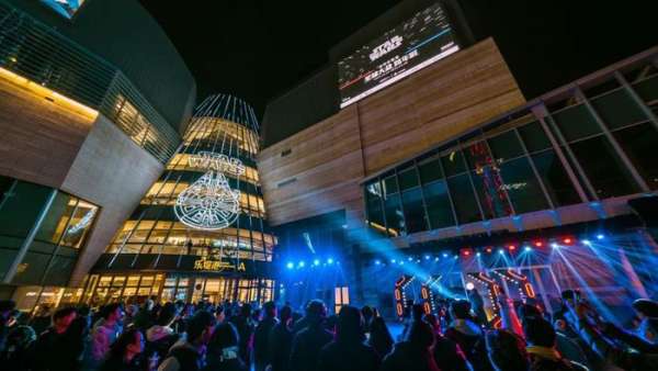 不一樣的商場(chǎng)圣誕美陳設(shè)計(jì)，愿原力與你同在