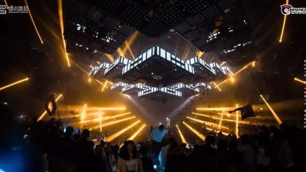 這場試音盛典不輸音樂節(jié)，打破冬日的寧靜直至旭日東升