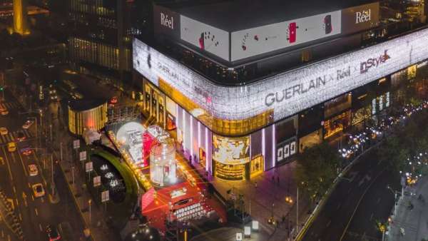 點(diǎn)亮新年，這個(gè)品牌的美陳設(shè)計(jì)裝置也太亮眼了吧