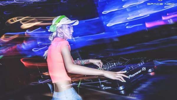 參加圣誕節(jié)活動(dòng)就來這里，讓你一言不合就跳舞！