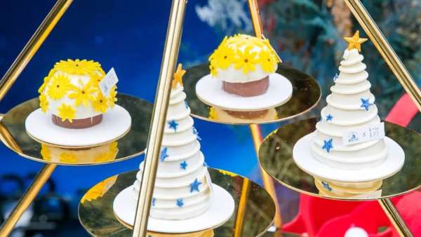 快閃活動(dòng)策劃打造成一棵星空甜品的圣誕樹，簡(jiǎn)直就是甜蜜暴擊嘛