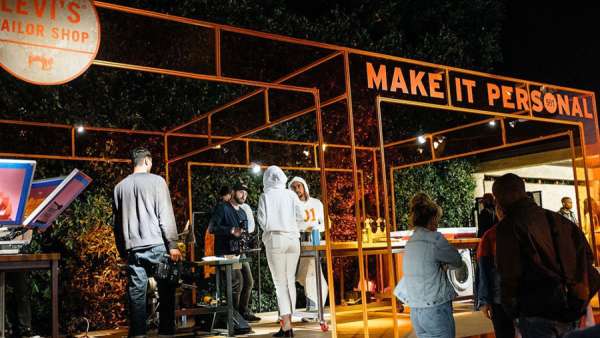 牛仔褲的派對活動很新穎，策劃的自助絲印活動吸粉一批批