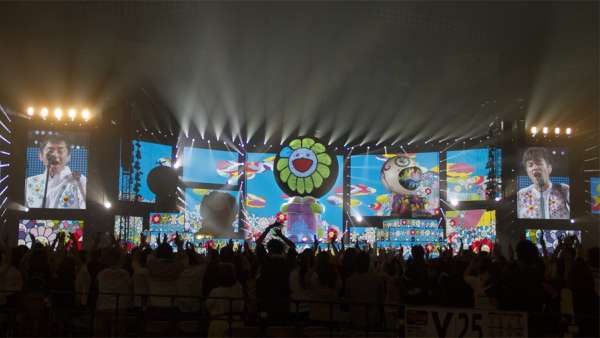 15米高的LED雕塑出現(xiàn)在演唱會(huì)活動(dòng)現(xiàn)場(chǎng)，視覺(jué)效果杠杠的