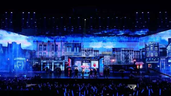 這場(chǎng)獨(dú)一無(wú)二的演唱會(huì)活動(dòng)，舞美設(shè)計(jì)更是氣勢(shì)磅礴而不失細(xì)膩