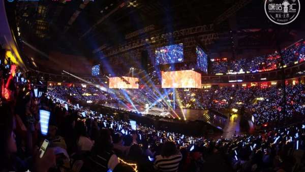 解鎖音樂盛典活動(dòng)舞美策劃的全新亮點(diǎn)，科技主視覺意象是重點(diǎn)