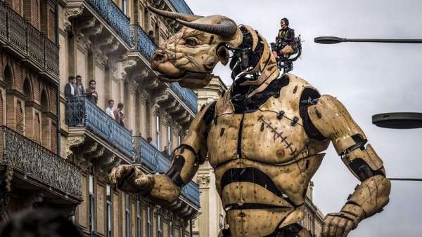 他們策劃的巡回演出活動驚艷全城，高呼巨獸出行請避讓！