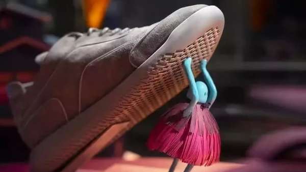 櫥窗的活動(dòng)策劃也是一場(chǎng)小型舞臺(tái)劇，精致而時(shí)尚