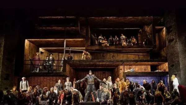 這場(chǎng)神話(huà)故事戲劇活動(dòng)策劃的舞美空間層次感強(qiáng)化了劇情的發(fā)展