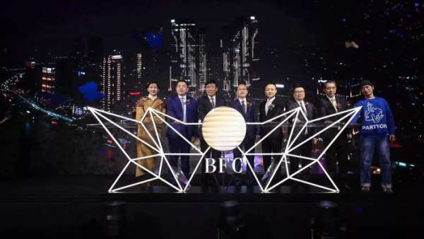 BFC開(kāi)業(yè)慶典活動(dòng)上蝴蝶漫天，是時(shí)尚、藝術(shù)的完美聚集