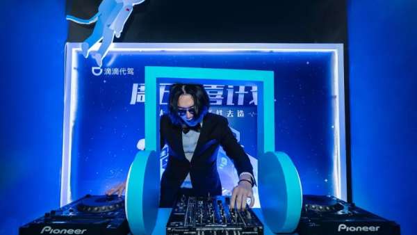 打造非凡的快閃店派對(duì)活動(dòng)，  夜場(chǎng)與代駕場(chǎng)景相結(jié)合的獨(dú)特體驗(yàn)