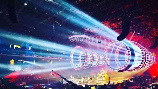 出大招了！江蘇衛(wèi)視跨年演唱會活動策劃的“水滴”飛船舞美燃爆了