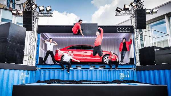 街頭風(fēng)格的快閃店活動(dòng)與驚心動(dòng)魄的舞蹈結(jié)合，旨在發(fā)布這輛新車