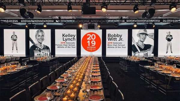 沉浸式表彰活動策劃給予被提名者尊重與榮譽