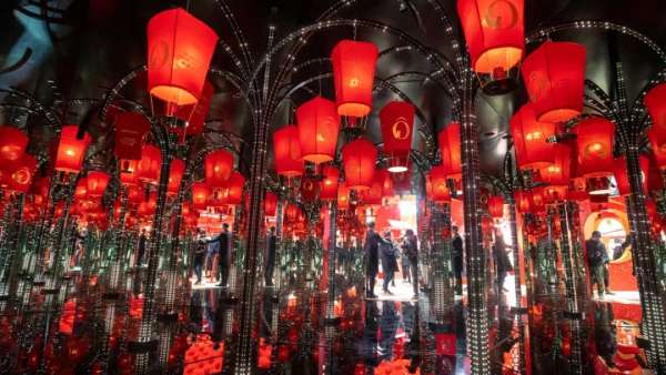 新春游園會活動打卡最佳地非蘭蔻的賞新燈，隨手一拍就是大片