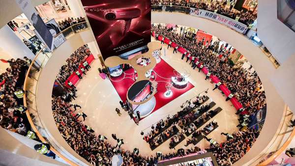 松下X快閃店活動(dòng)強(qiáng)勢(shì)來(lái)襲，緋墨色搭配奢華金詮釋了黑科技的獨(dú)特魅力