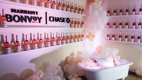 珊瑚色的派對活動策劃逆天了，綠洲風(fēng)格裝飾的格調(diào)更高