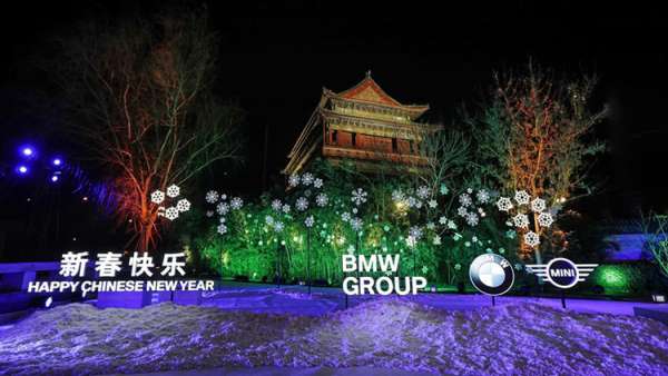 “越來越會玩兒”的發(fā)布會活動真新穎，現(xiàn)場擺攤販賣中華傳統(tǒng)小吃