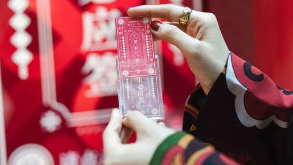 新春快閃店活動的全新高端打卡裝置以中國風(fēng)的春“結(jié)”拉開序幕