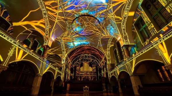 沉浸式燈光秀展覽活動進(jìn)一步調(diào)整后，創(chuàng)意歷史之旅全新出發(fā)