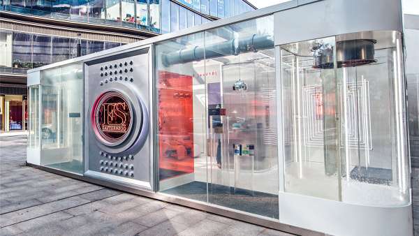 Easternsoo快閃店活動以一個(gè)未來感的容器體現(xiàn)了一個(gè)生態(tài)系統(tǒng)