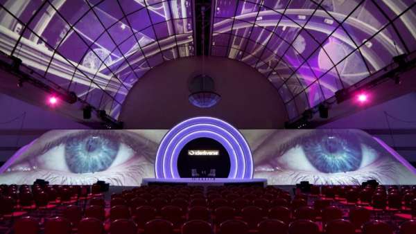 “云標(biāo)識峰會”活動策劃的舞臺視覺設(shè)計，一場沉浸式體驗的全新開始