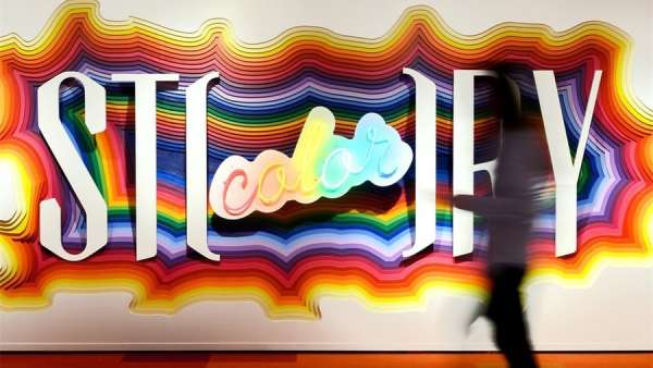 百貨公司策劃的這場(chǎng)“色彩的故事”的活動(dòng)滿滿的“彩虹糖”，美極了